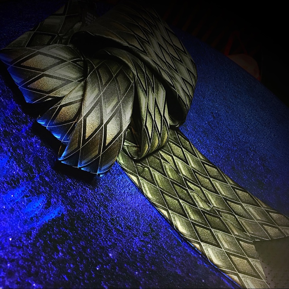 Metallic green neck tie